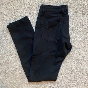 Black skinny pants